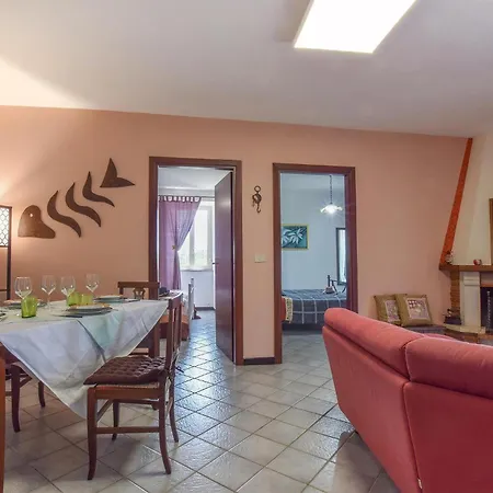Holiday home 3 Bedroom Beautiful In Librizzi