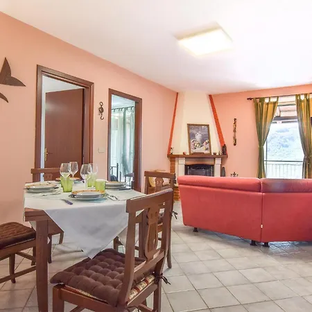 3 Bedroom Beautiful In Holiday home Librizzi